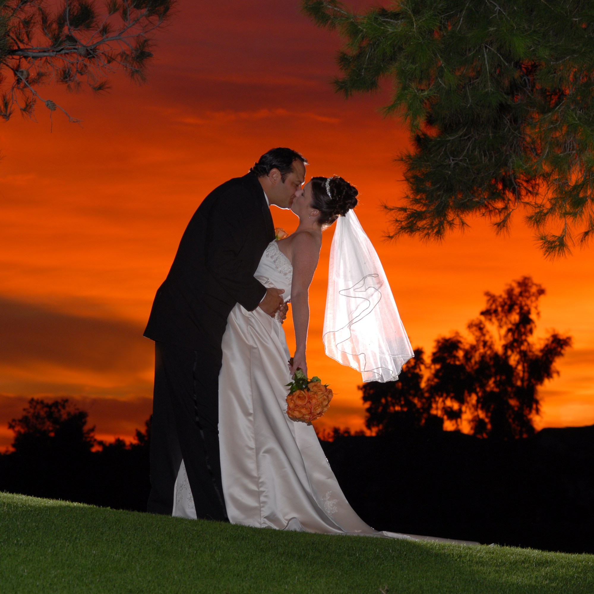 Harbor Pines Golf Club Wedding ogc-bartender-sunset